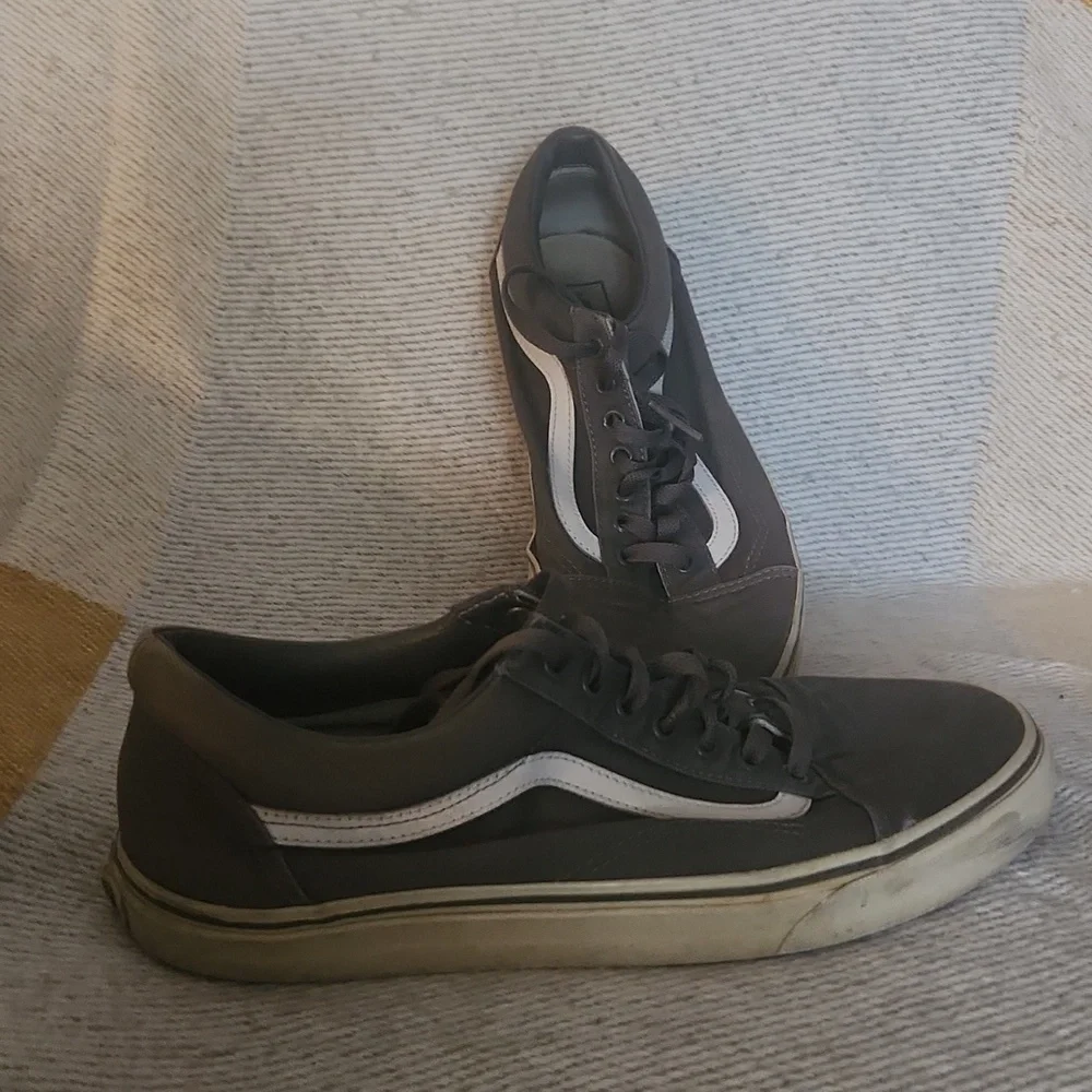 VANS - Picture 2 of 5